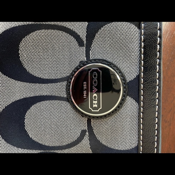 Coach F15112 Signature Tote - Picture 7 of 7